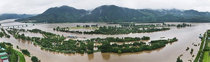 소양강댐 방류로 북한강 물이 불어나면서 6일 새벽 경기 가평군 자라섬이 물에 잠겼긴 모습이다. 사진=가평군 제공