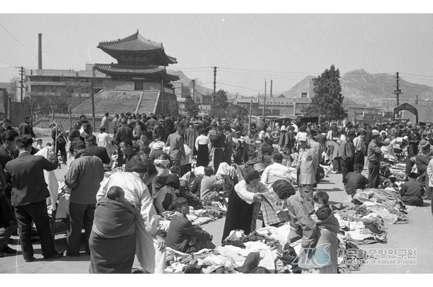 한국전쟁 피난민 사진=한국학중앙연구원