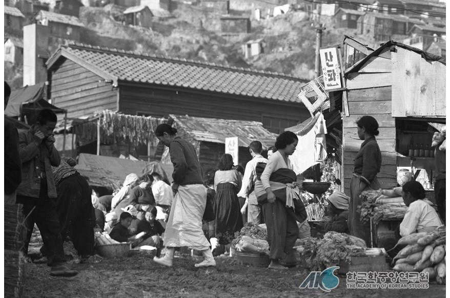 한국전쟁 피난민 사진=한국학중앙연구원