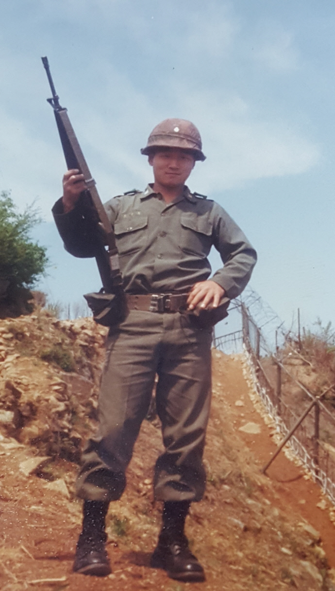 유정복 당선인 육군 학사장교로 소대장으로 근무하던 시절 사진