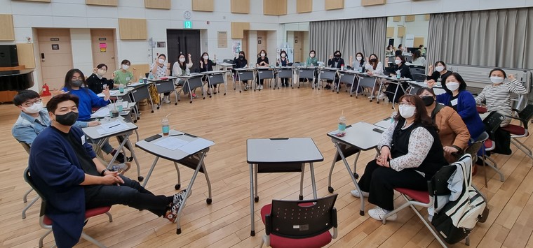 지역 문화예술 매개자 ‘2022 아트러너’ 사업 워크숍 모습. 사진=용인문화재단
