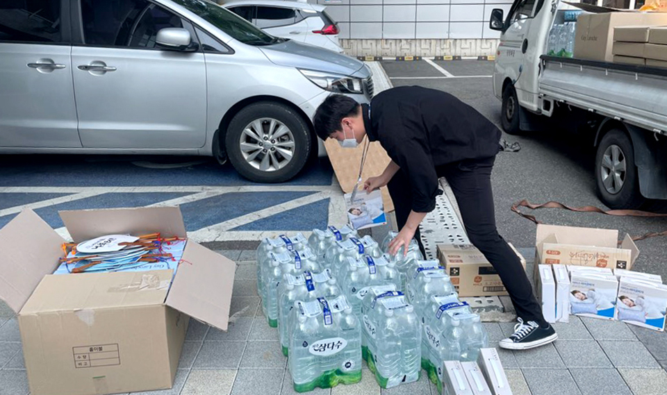 인천 동구가 취약계층을 대상으로 폭염 대응 물품을 지원한다. 사진=인천 동구청