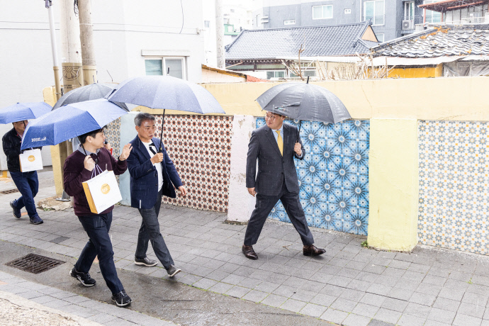 경상북도 경주와 울산을 1박2일 일정으로 방문한 윤환 계양구청장과 공무원들. 사진 = 계양구청 제공