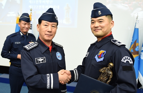 공군 전투조종사 고대산 소령, 보라매 공중사격 '탑건' 선정 - 중부일보