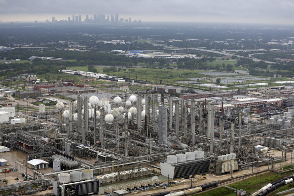 미국 휴스턴 외곽에 있는 TPC의 석유화학 공장. 사진=AP/연합