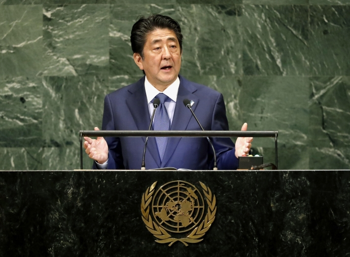 아베 신조 일본 총리가 25일(현지시간) 미국 뉴욕의 유엔본부에서 열린 제73회 유엔총회에서 연설하고 있다. 연합