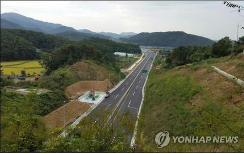 2016년 개통한 국도 37호선 파주 적성∼연천 군남 구간. 사진=연합 자료