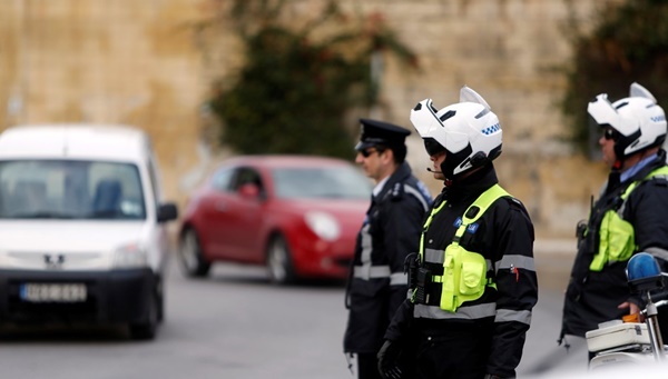 몰타 거리의 교통경찰. 사진=로이터 연합