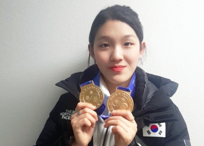 여자 쇼트트랙 유망주 서휘민(안양 평촌고·18)이 18일 성남 탄천빙상장에서 열린 제101회 전국동계체전 19세여자이하부 500m와 3천m계주 결승에서 각각 금메달을 수확해 2관왕의 영예를 안았다.