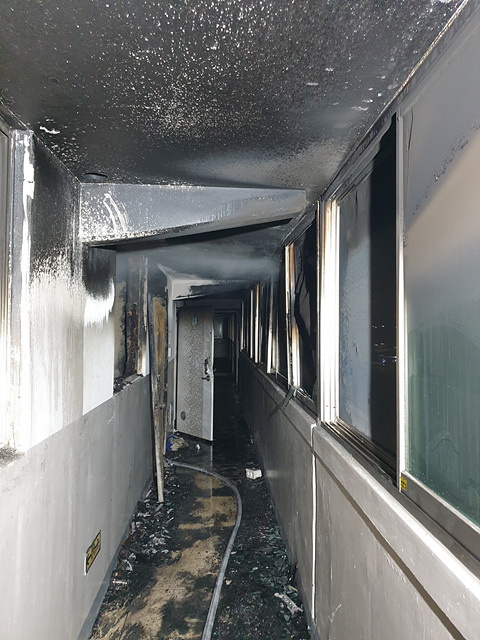 5일 새벽 안성 공도읍 한 아파트 단지에서 화재가 발생해 주민 100여 명이 대피했다. 사진=경기도소방재난본부