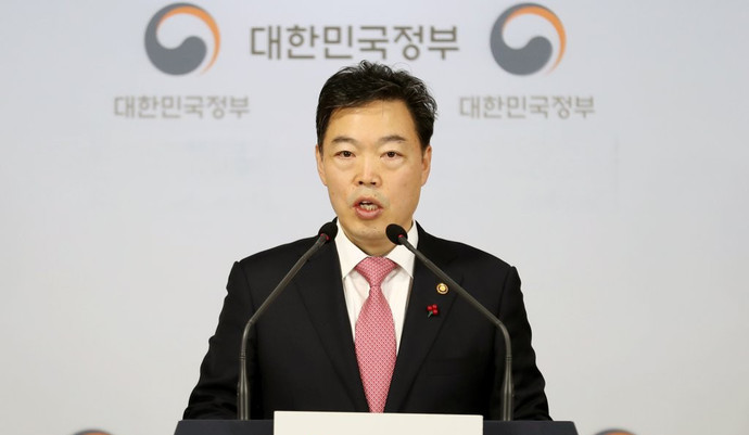 2020년 신년 특별사면 대상자를 발표하는 김오수 당시 법무부 장관 직무대행. 사진=연합