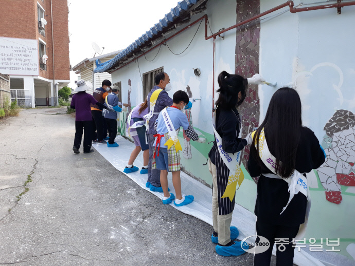 초등학교 주변 벽화사업 동참-12