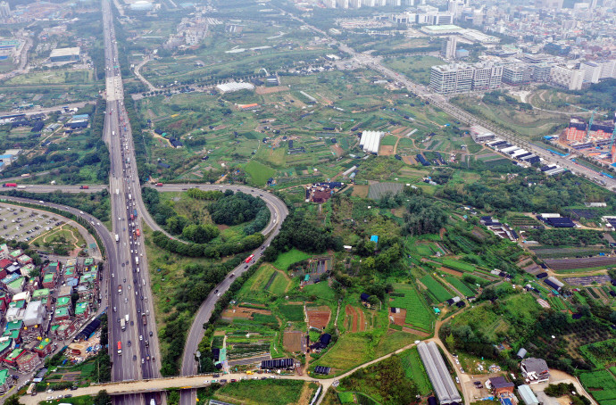국토교통부는 30일 제3차 신규 공공택지 14만호의 입지를 확정해 발표했다. 인천에서는 구월·수산동 선수촌사거리 일대 220만㎡에 1만8천호 규모의 신규 공공택지가 조성된다. 사진은 이날 선수촌사거리 일대 신규 공공택지 조성 대상지 모습. 사진=연합뉴스