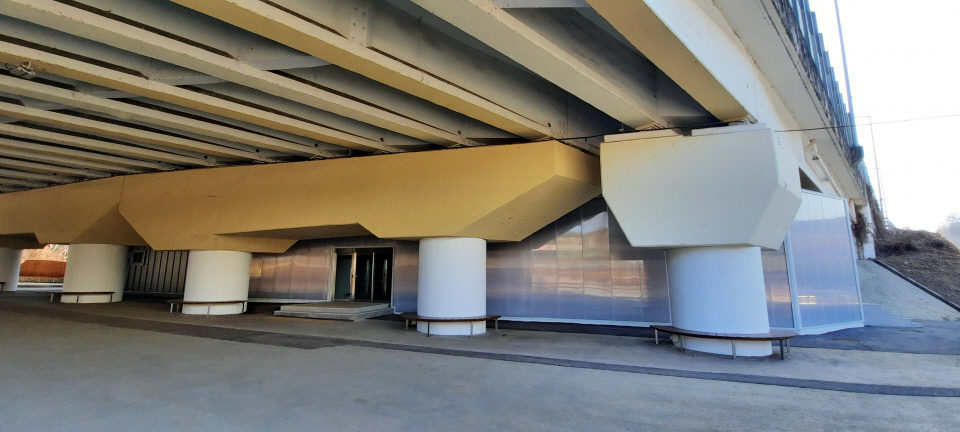 의왕시는 왕림교 하부에 조성한 ‘왕림마을 문화쉼터(가칭)’의 명칭을 공모한다고 5일 밝혔다. 사진=의왕시청