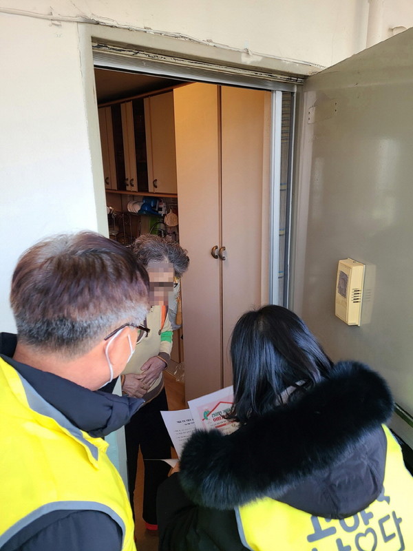 고양시 일산서구 주엽2동이 1월 말까지 집중적으로 취약 독거노인을 위한 ‘동절기 안전 안부확인’을 실시한다. 사진=고양시청