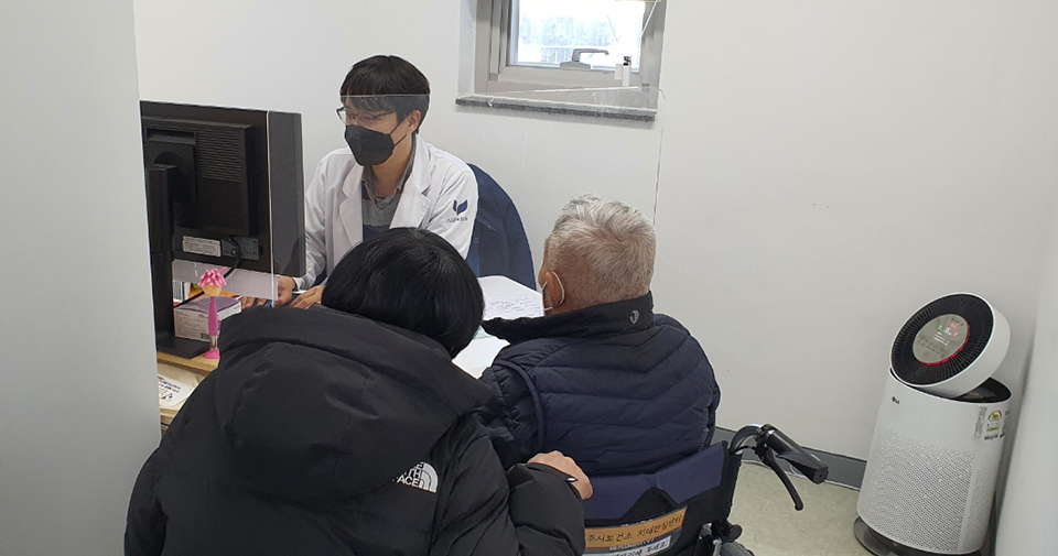 여주시 치매안심센터가 만 75세 이상 어르신과 고령 운전자를 대상으로 인지선별검사(CIST)를 무료로 실시한다. 사진=여주시청