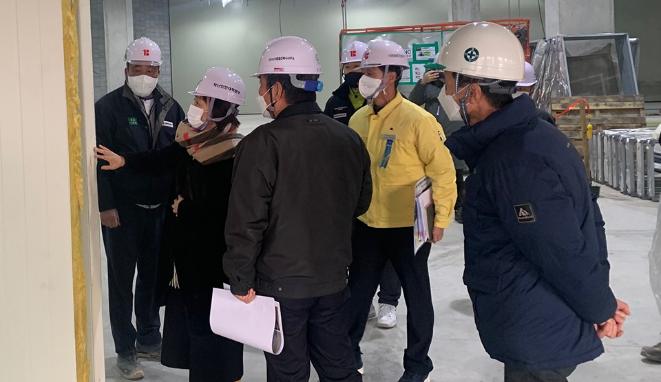 여주시가 관내 연면적 5천 제곱미터 이상 대규모 물류창고 공사현장 현장점검을 진행했다. 사진=여주시청