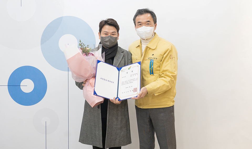 여주시가 지난 3일 평생학습프로그램개발 경진대회 공모 우수작을 시상했다. 사진=여주시청