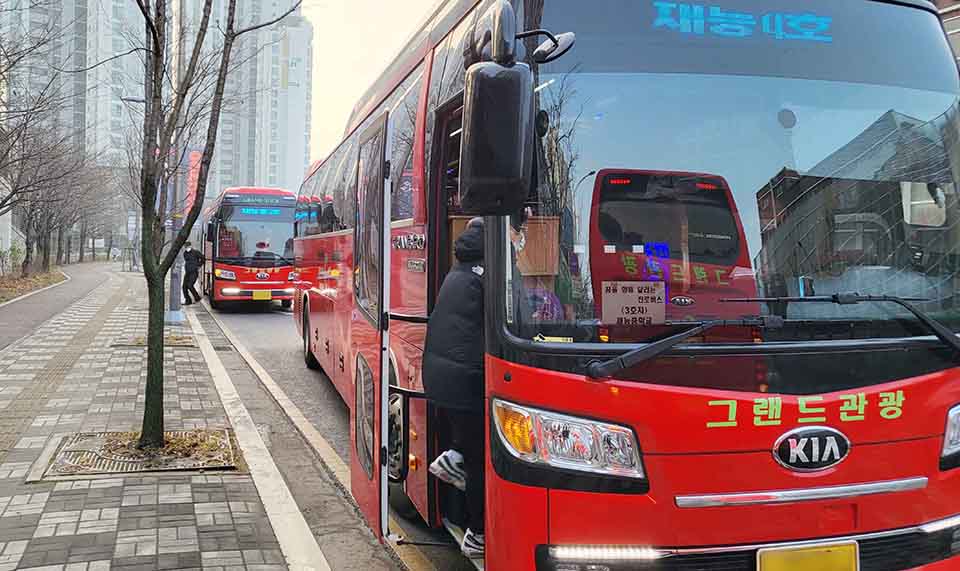 인천 동구가 안전하고 편리한 진로체험활동을 위해 ‘꿈을 향해 달리는 진로버스’ 사업을 추진한다. 사진=인천 동구청