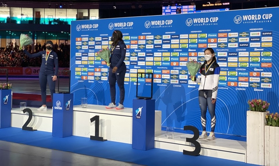 의정부시 빙상팀 김민선 선수가 월드컵 동메달을 목에 걸었다. 사진=의정부시청