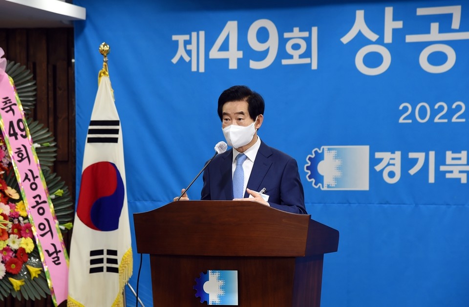 안병용 시장은 16일 경기북부상공회의소에서 열린 제49회 상공의날 기념식에 참석해 상공인들에게 격려의 인사를 건넸다. 사진=의정부시