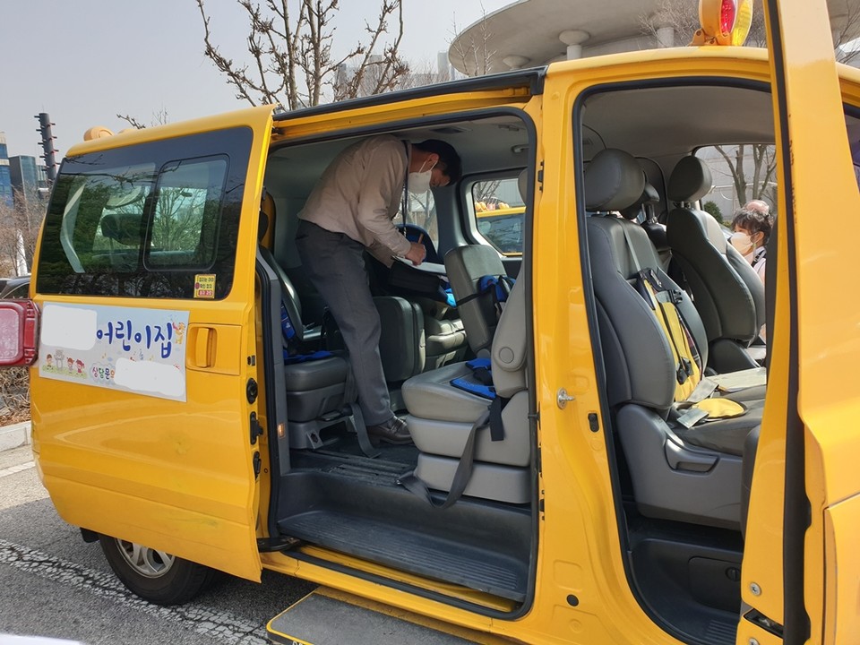 의정부시는 지난 15일에 3월 새학기를 맞이해 어린이 통학버스 안전사고 예방을 위한 관계기관 합동 안전점검을 실시했다. 사진=의정부시