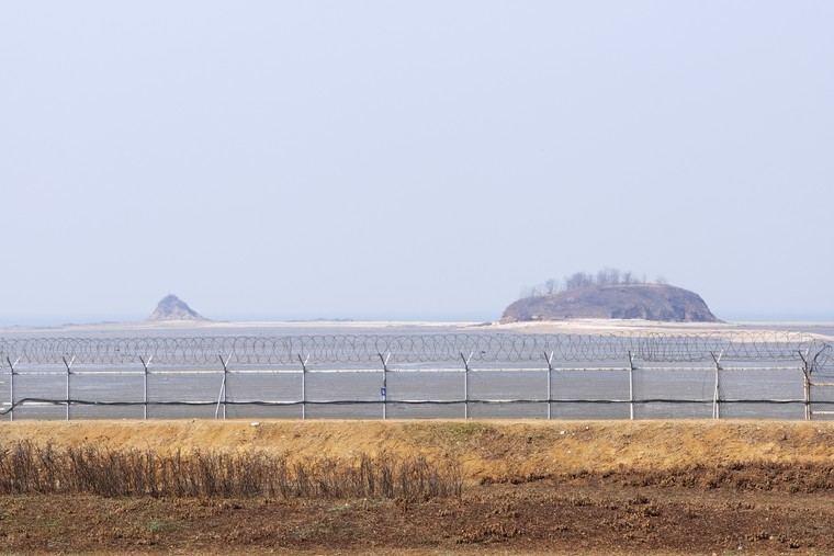 화성시는 18일 육군 51사단과 ‘해안 군사 철조망 철거’ 업무협약을 체결했다고 밝혔다. 사진=화성시청