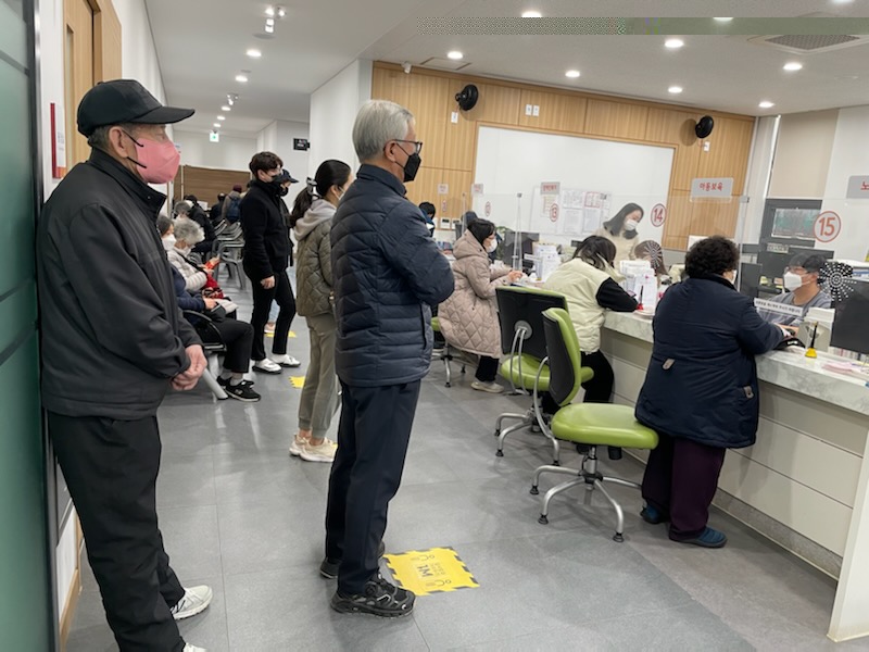 파주시가 신종 코로나바이러스 감염증(코로나19) 확산에 따라 발생하는 생활지원비 재정 공백을 최소화하기 위해 4월 시의회 추경 심의를 거쳐 총 122억 원의 예산을 생활지원비 사업에 긴급 투입한다. 사진=파주시청