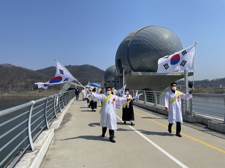 (사)여주시 독립운동가 기념사업회는 지난 3일 금사면 이포보 광장에서 제103주년 4.3만세운동 기념식을 개최했다. 사진=여주시청