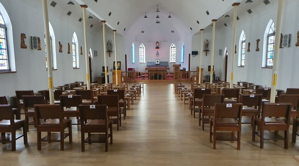 의정부시는 경기도지정 문화재자료 제99호 의정부2동성당의 내부바닥 보수공사 후 안전하고 쾌적한 공간으로 시민에게 개방했다. 사진=의정부시청