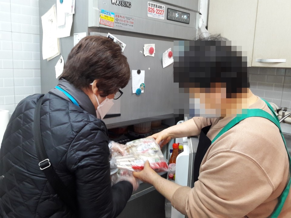 의정부시는 오는 18일부터 7월 중순까지 온라인 플랫폼 활성화, 코로나19 장기화 등으로 소비가 급증한 배달 음식에 대한 위생관리 강화를 위해 배달앱에 등록된 음식점에 대한 위생점검을 실시한다. 사진=의정부시