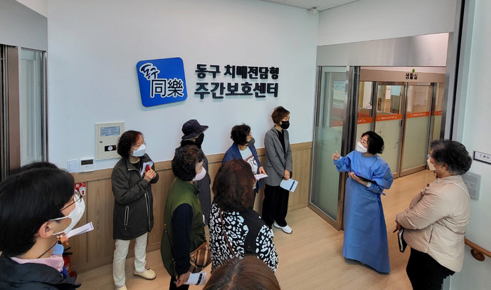 인천 동구는 지난 18일부터 오는 29일까지 2주간 관내 자생단체, 대한노인회 인천동구지회 등 지역주민 150명을 대상으로 치매안심통합관리센터 초청 홍보 행사를 실시하고 있다. 사진=인천 동구청