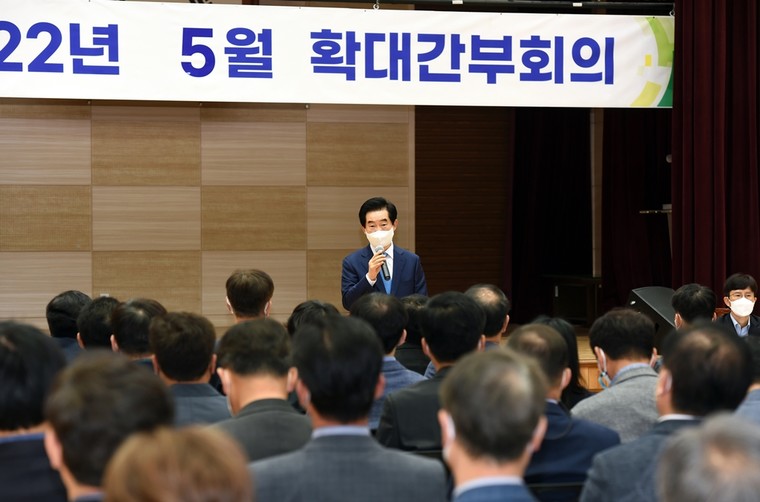 의정부시는 4일 시청 대강당에서 5월 확대간부회의를 개최했다. 사진=의왕시