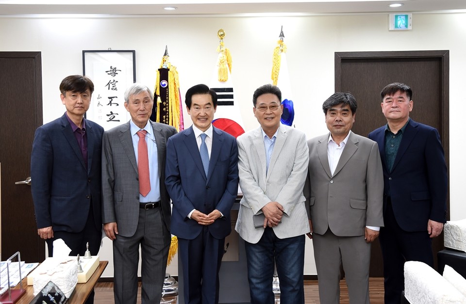 의정부시는 지난 13일 프로바둑기사 조훈현 국수, 차민수 6단이 의정부시를 방문했다. 사진=의정부시