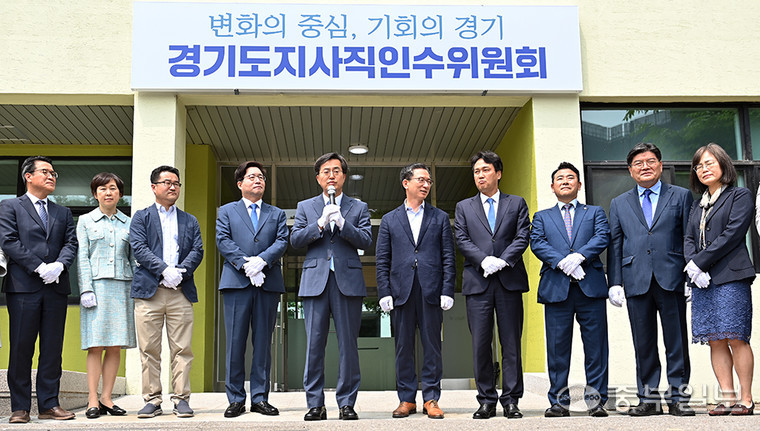 경기도지사직 인수위원회가 9일 오후 2시 수원 경기도인재개발원에서 현판식과 함께 본격 활동에 들어간 가운데 김동연 당선인이 현판식 후 인사말을 하고 있다. 노민규기자