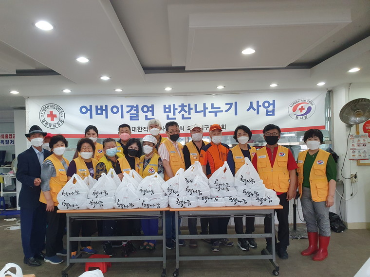 의왕시 대한적십자봉사회는 지난 9일 사랑의 밑반찬 나눔 봉사를 실시했다. 사진=의왕시청