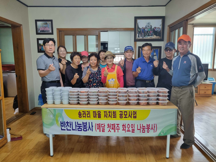 이천시 대월면 송라리 마을자치회는 지난 5일 지역 내 식사해결이 어려운 홀몸 어르신 등 취약계층 25가구에게 반찬배달 봉사활동을 펼쳤다. 사진=이천시청