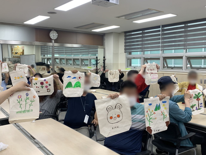 의왕시정신건강복지센터는 노인자살예방 사업의 일환으로 ‘내면의 힘을 기르는 마음근력키우기’프로그램을 진행했다. 사진=의왕시청