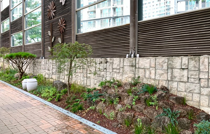 인천 동구가 지난 25일 송림동 인중로에 ’걷고 싶은 거리 조성사업’을 완료했다. 사진=인천 동구청