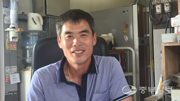 경기농협에서 ‘이달의 새농민’ 상을 수상한 이병국 평택 태양농장 대표가 지난 17일 본보와 인터뷰를 진행했다. 신연경 기자