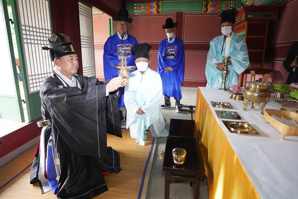 광주시, ‘추계 숭렬전 제향’ 거행…'백제 창건 온조대왕·이서 장군의 호국 정신을 기리다' - 중부일보