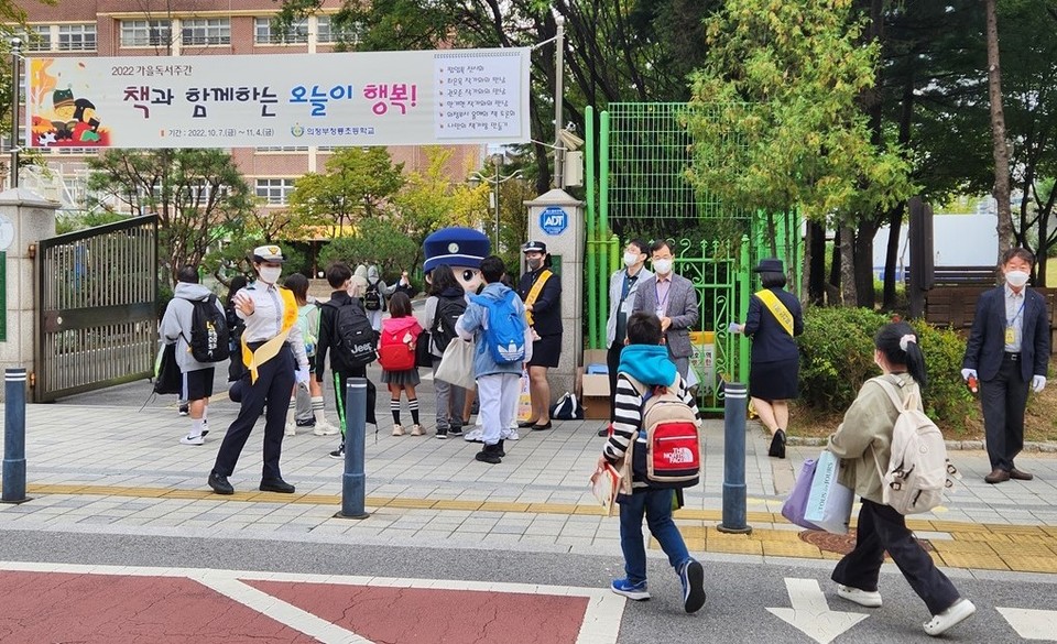 의정부시가 ‘스쿨존 어린이 교통안전 합동 캠페인’을 실시했다. 사진=의정부시청
