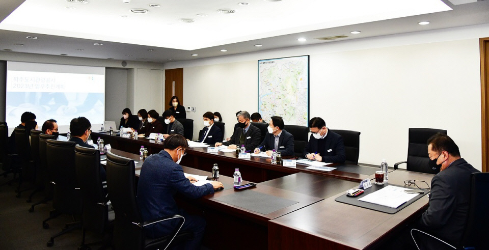 파주시는 12일 파주도시관광공사의 2023년도 업무보고를 받았다. 사진=파주시