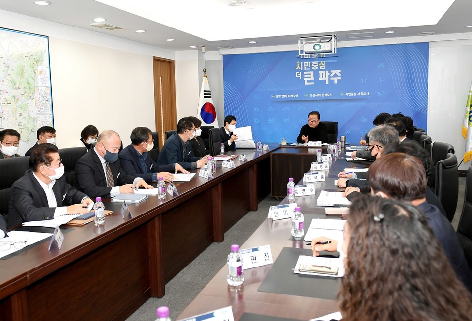 파주시는 지난 11일 다가오는 나흘간 명절 연휴를 앞두고 ‘설 명절 대비 민생안정대책회의’를 개최하고, 시민들이 편안하고 안전한 설 명절을 보낼 수 있도록 14개의 세부 대책을 선정해 추진하겠다고 밝혔다. 사진=파주시