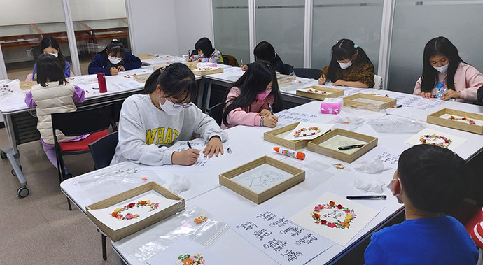 의정부시가 오는 2월 11일 과학도서관에서 사서 컬렉션 연계프로그램인 ‘체험! 레트로 삶의 현장’ 하루 수업을 진행한다. 사진=의정부시청