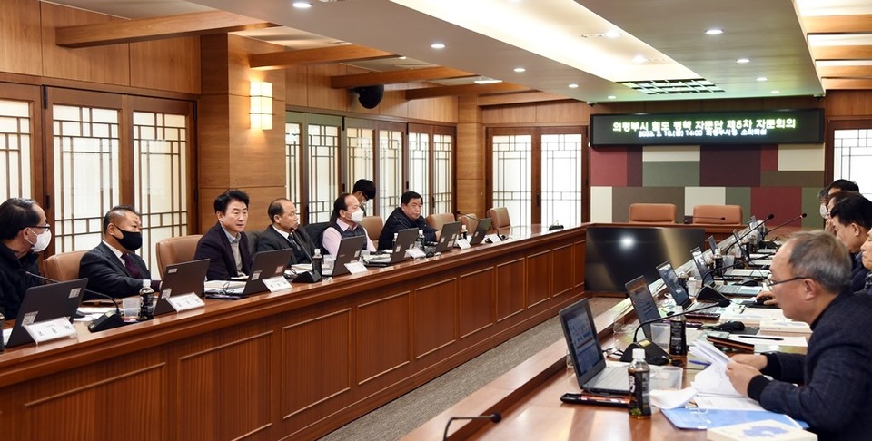 의정부시 철도 정책 자문단이 오는 10일 오후 2시 철도·교통 분야 전문가 12명과 김동근 의정부시장, 박성복 안전교통국장이 참석한 가운데 ‘의정부시 철도 정책 자문단’의 제5차 자문회의를 개최했다. 사진=의정부시