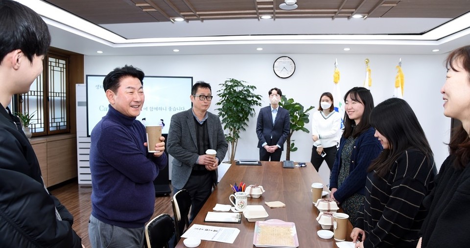 의정부시가 지난 20일에 시장과 직원들의 상시 만남을 지원하는 ‘카페 무지개’ 운영을 시작했다. 사진=의정부시