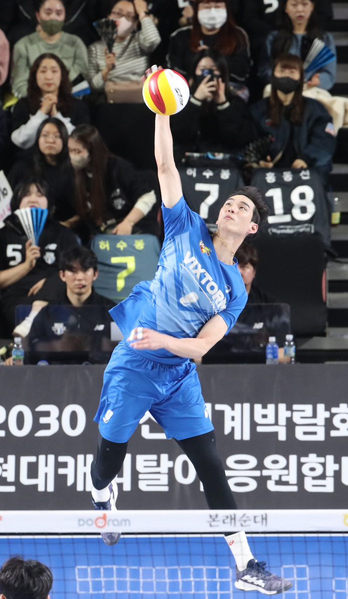 프로배구 한국전력, 창단 후 첫 챔프전 진출 좌절...현대캐피탈에 1승2패 - 중부일보