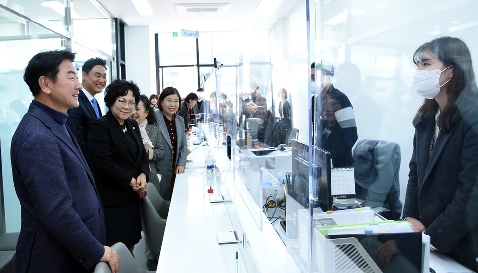 의정부시는 지난 14일 최정희 의정부시의회 의장 등 70여 명의 내빈이 참석한 가운데 고산동 현장민원실 개소식을 개최했다. 사진=의정부시