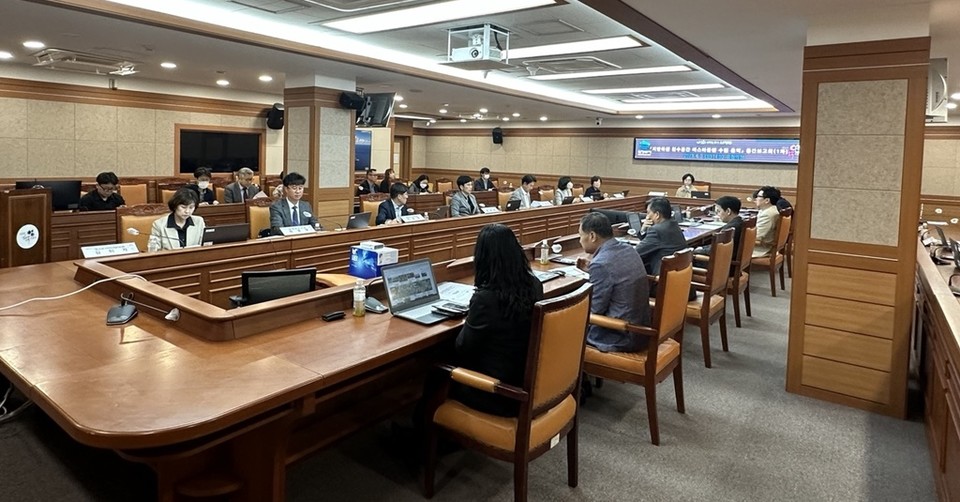 의정부시는 지난 3일 시청 중회의실에서 ‘지방하천 친수공간 마스터플랜 수립 용역’ 중간보고회를 개최했다. 사진=의정부시